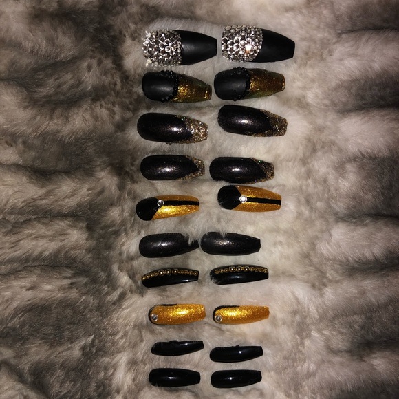Black and Gold Press on Nails - Picture 1 of 7